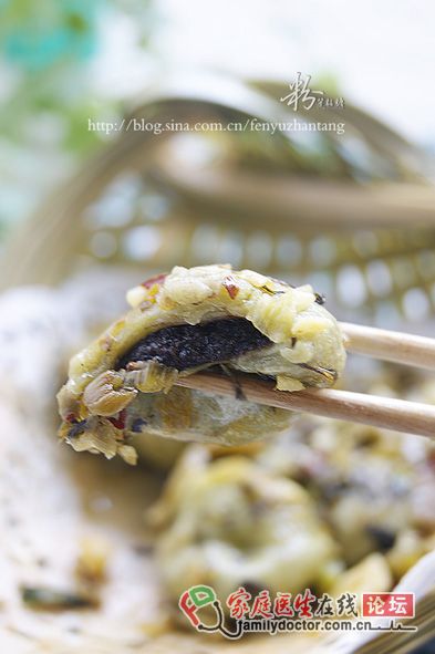 独具风味的云南特色菜——腌菜炒汤圆